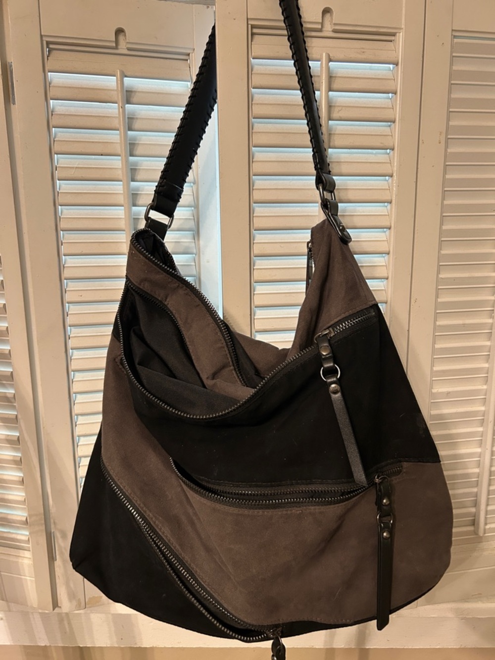 Women’s Large Two-Tone Suede Shoulder Bag - grey & Black